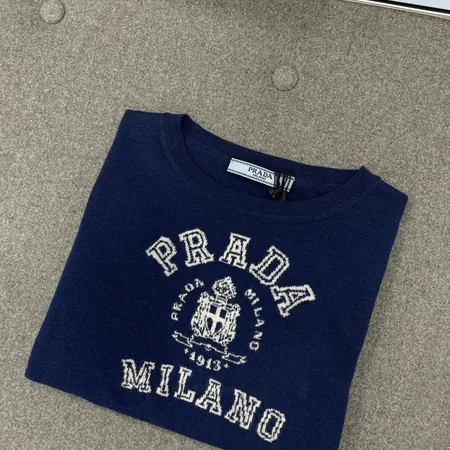 プラダ Tシャツ