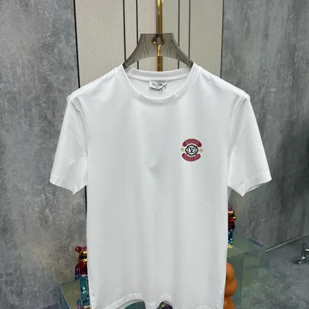 ヴァレンティノ Tシャツ