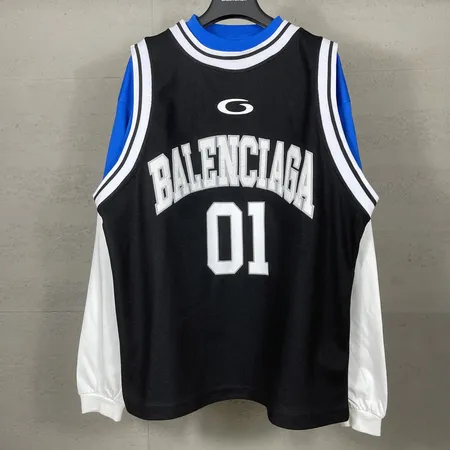 バレンシアガ Tシャツ