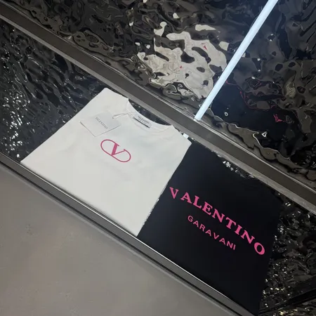 ヴァレンティノ Tシャツ