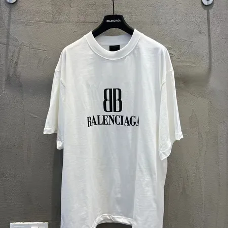 バレンシアガ Tシャツ