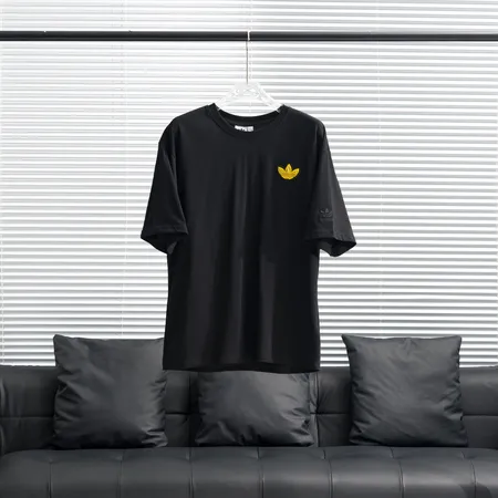 アディダス Tシャツ