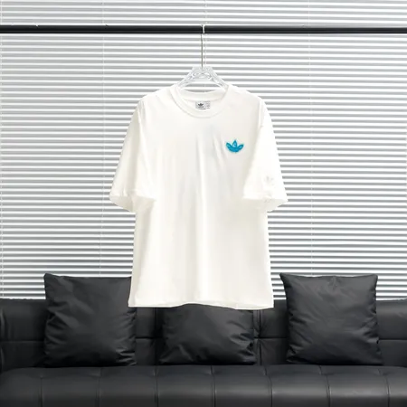 アディダス Tシャツ