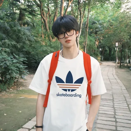 アディダス Tシャツ