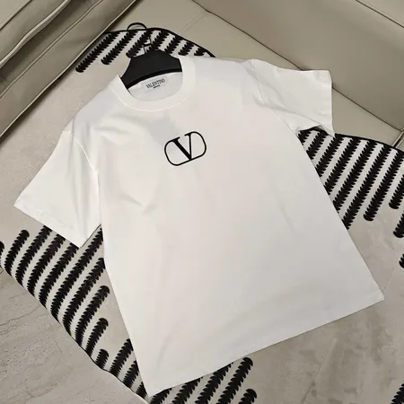 ヴァレンティノ Tシャツ