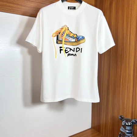 フェンディ Tシャツ