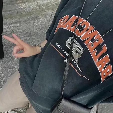 バレンシアガ Tシャツ