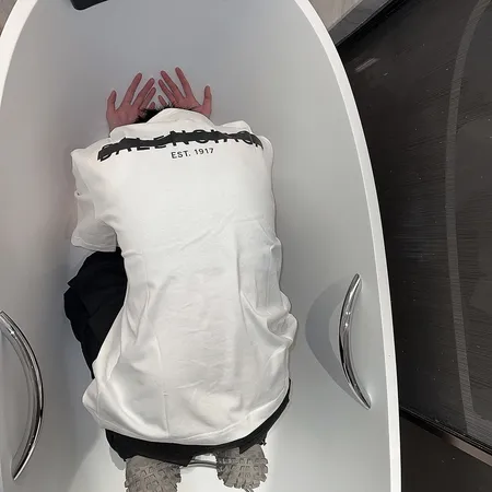 バレンシアガ Tシャツ