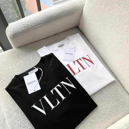 ヴァレンティノ Tシャツ