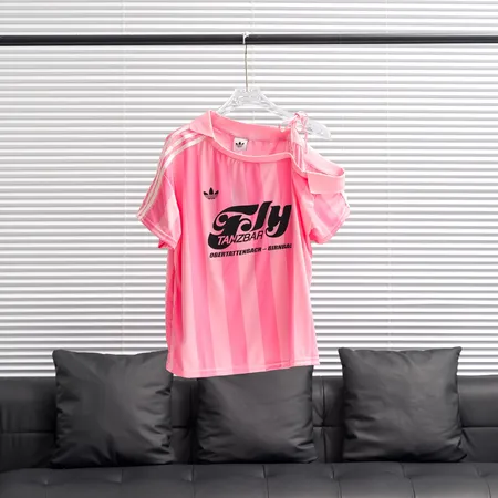 アディダス Tシャツ