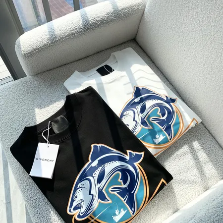 ジバンシィ Tシャツ