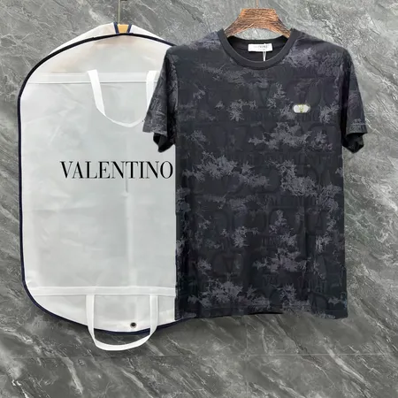 ヴァレンティノ Tシャツ