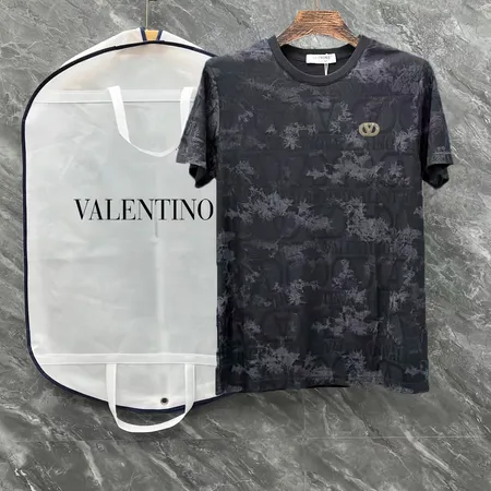 ヴァレンティノ Tシャツ