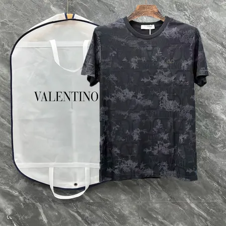 ヴァレンティノ Tシャツ