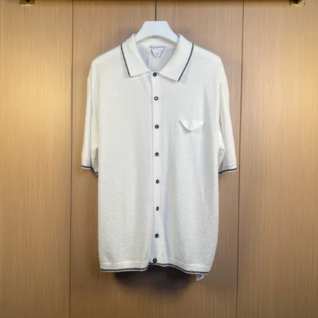 オフホワイト シャツ