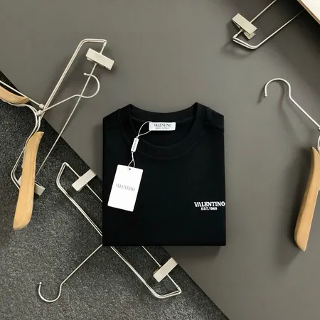 ヴァレンティノ Tシャツ