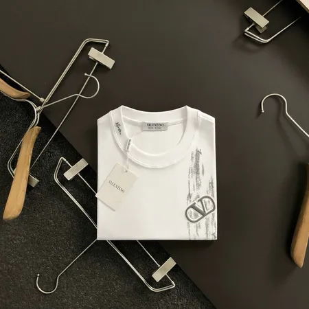 ヴァレンティノ Tシャツ