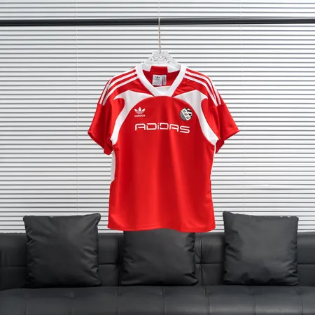 アディダス Tシャツ