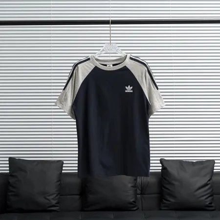 アディダス Tシャツ