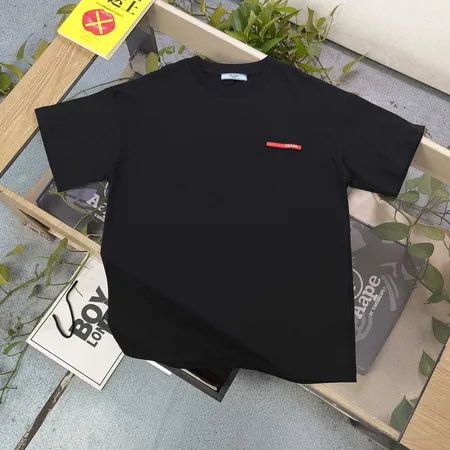 プラダ Tシャツ