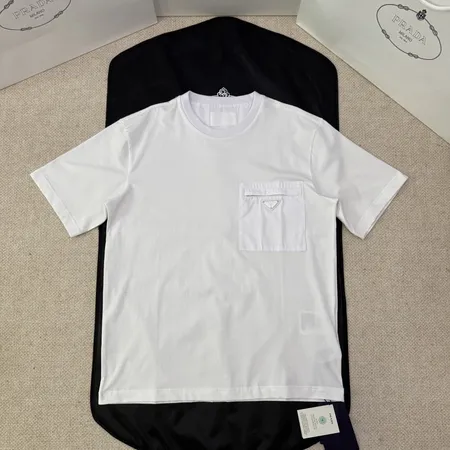 プラダ Tシャツ