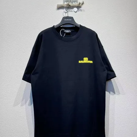 バレンシアガ Tシャツ