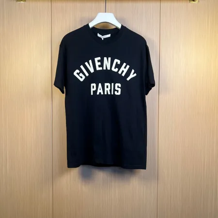 ジバンシィ Tシャツ