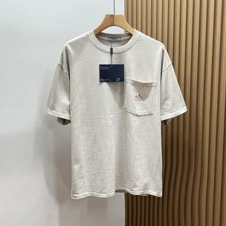 プラダ Tシャツ