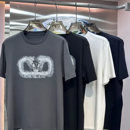 ヴァレンティノ Tシャツ