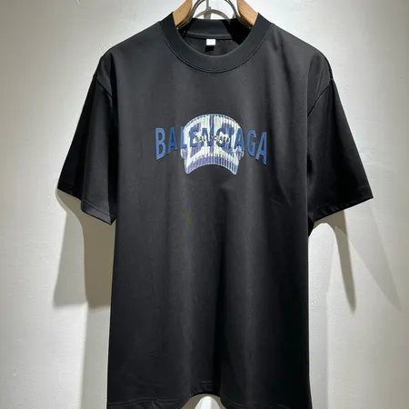 バレンシアガ Tシャツ
