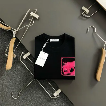 ヴァレンティノ Tシャツ