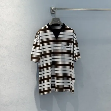 プラダ Tシャツ