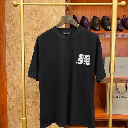 バレンシアガ Tシャツ