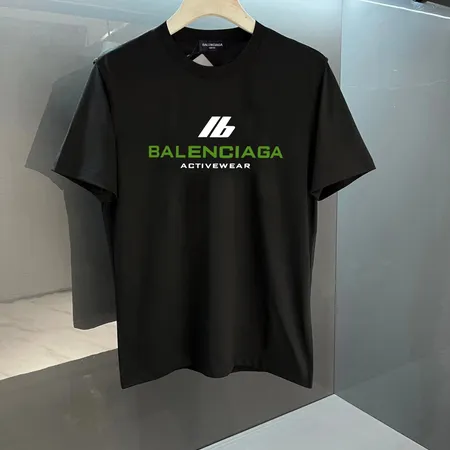 バレンシアガ Tシャツ