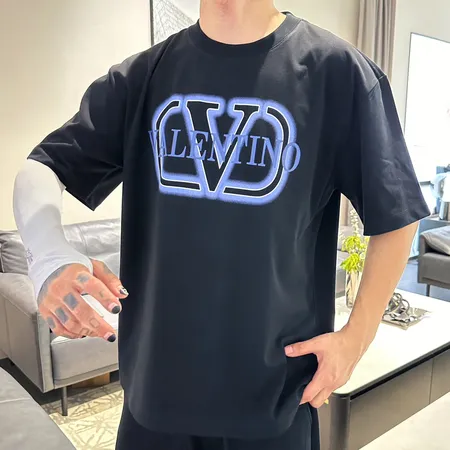 ヴァレンティノ Tシャツ