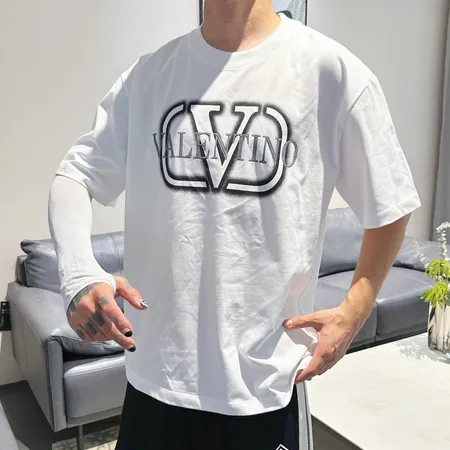 ヴァレンティノ Tシャツ