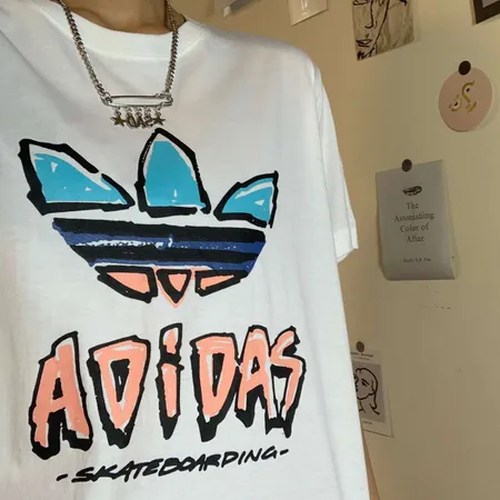 アディダス Tシャツ