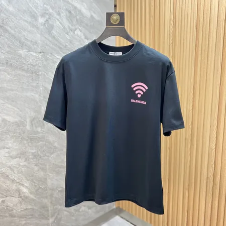 バレンシアガ Tシャツ