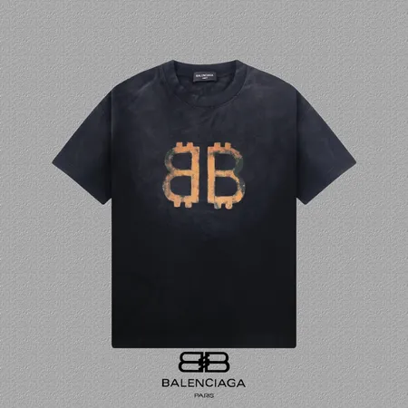 バレンシアガ Tシャツ