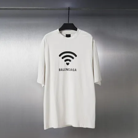 バレンシアガ Tシャツ