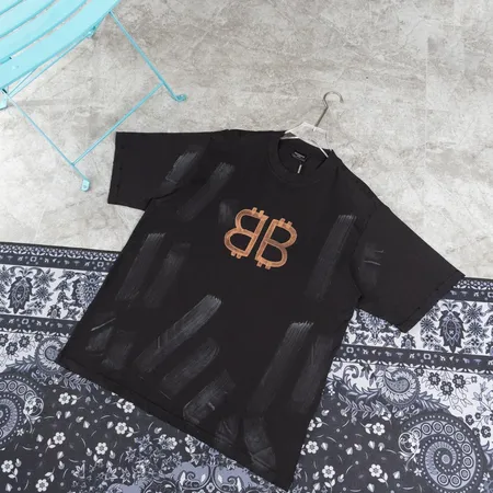 バレンシアガ Tシャツ