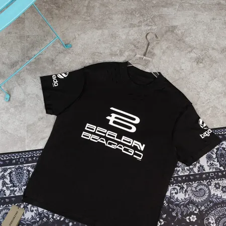 バレンシアガ Tシャツ