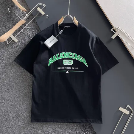 バレンシアガ Tシャツ