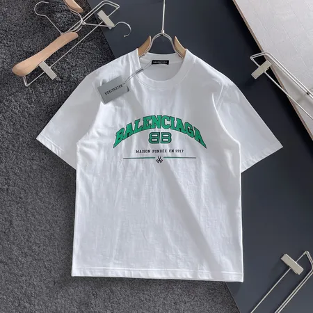 バレンシアガ Tシャツ