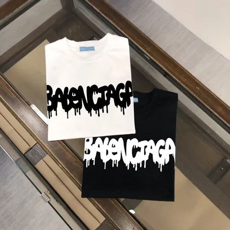 バレンシアガ Tシャツ