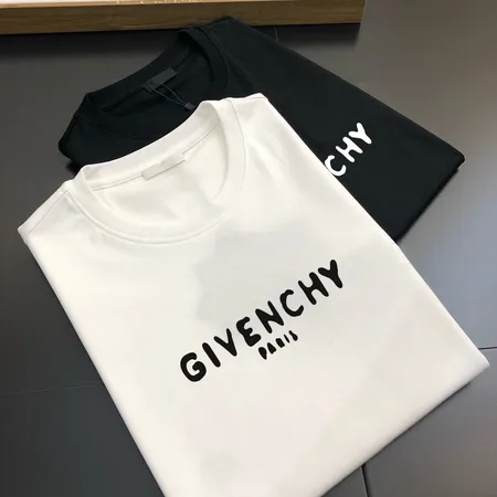 ジバンシィ Tシャツ