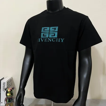 ジバンシィ Tシャツ