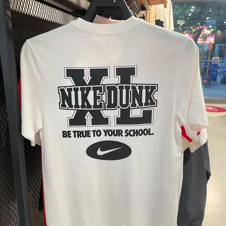 ナイキ Tシャツ