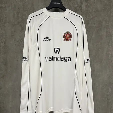 バレンシアガ Tシャツ