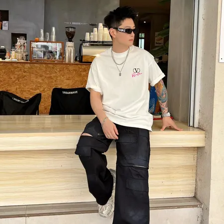 ヴァレンティノ Tシャツ